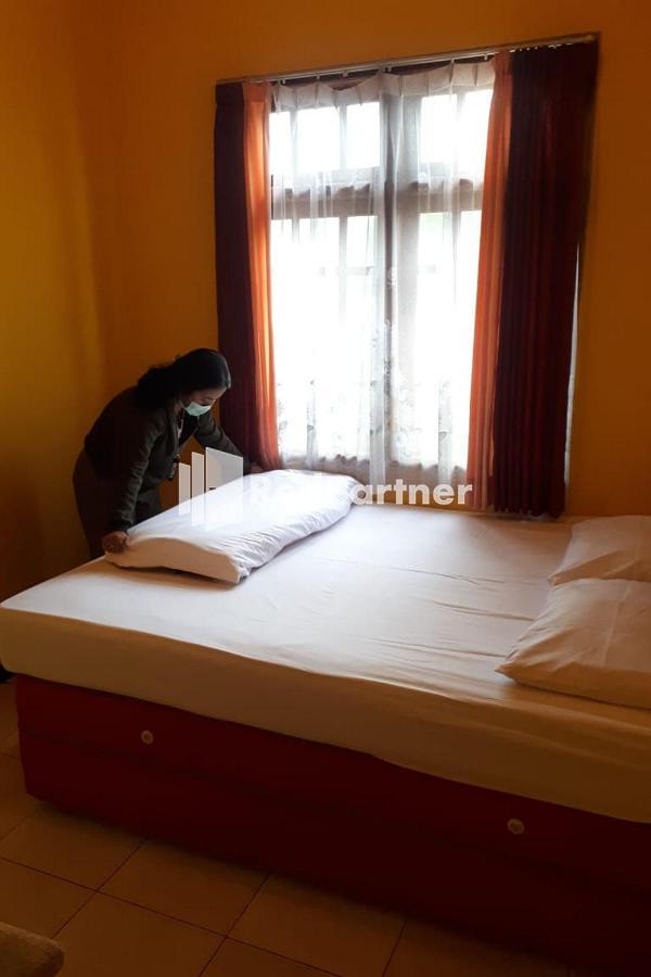 Bromo Indah Lestari Homestay Mitra Reddoorz Pasuruan Buitenkant foto