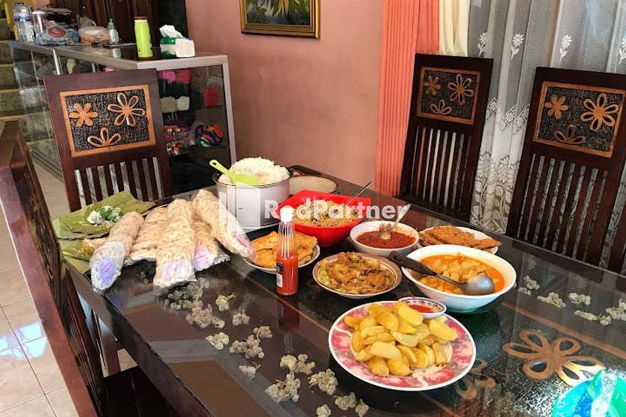 Bromo Indah Lestari Homestay Mitra Reddoorz Pasuruan Buitenkant foto