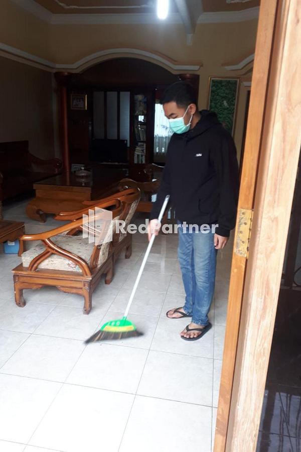 Bromo Indah Lestari Homestay Mitra Reddoorz Pasuruan Buitenkant foto