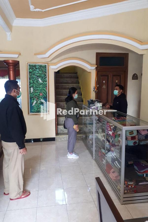 Bromo Indah Lestari Homestay Mitra Reddoorz Pasuruan Buitenkant foto